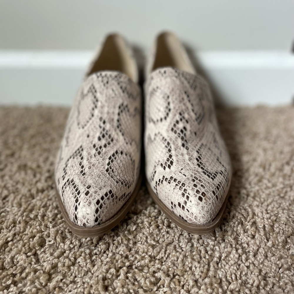 Crown Vintage faux snake skin booties size 8